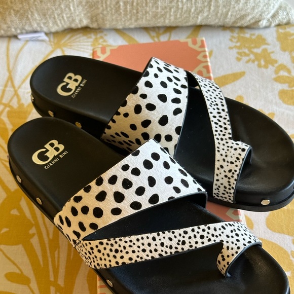 Gianni Bini Animal Print Sandals - Picture 4 of 8